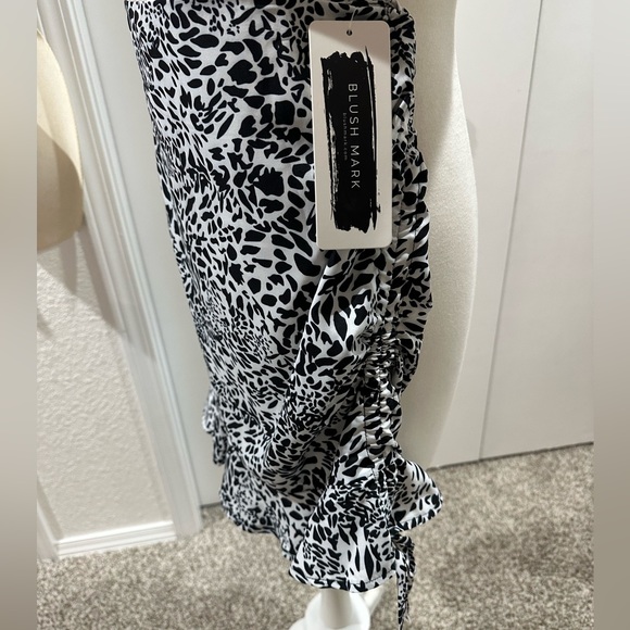 Ruffled Mini Skirt with Drawstring - Picture 3 of 3